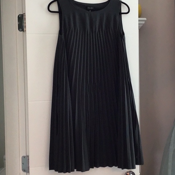 ESCADA SPORT - Picture 4 of 5